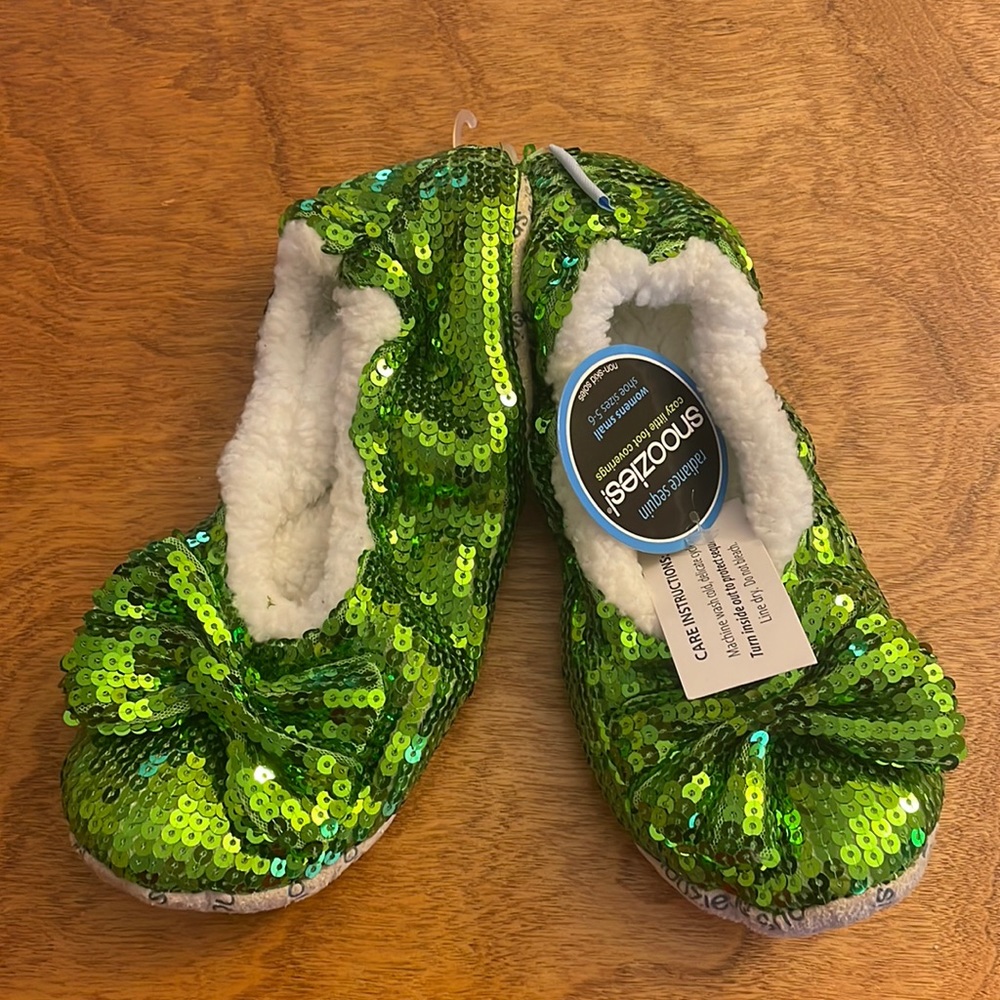 Snoozies green sequin slippers with fuzzy insides